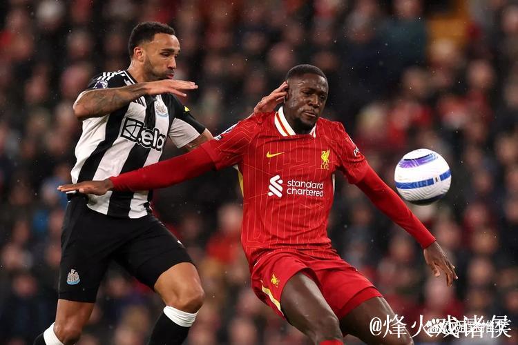 英超格局:阿森纳遭两强追击,曼联利物浦并列,焦点对决引爆下轮 英超格局:阿森纳遭两强追击,曼联利物浦并列,焦点对决引爆下轮